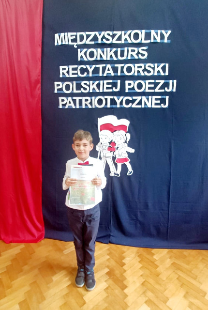 Sukcesy naszych uczniów w Międzyszkolnym Konkursie Recytatorkim Polskiej Poezji Patriotycznej - Obrazek 2