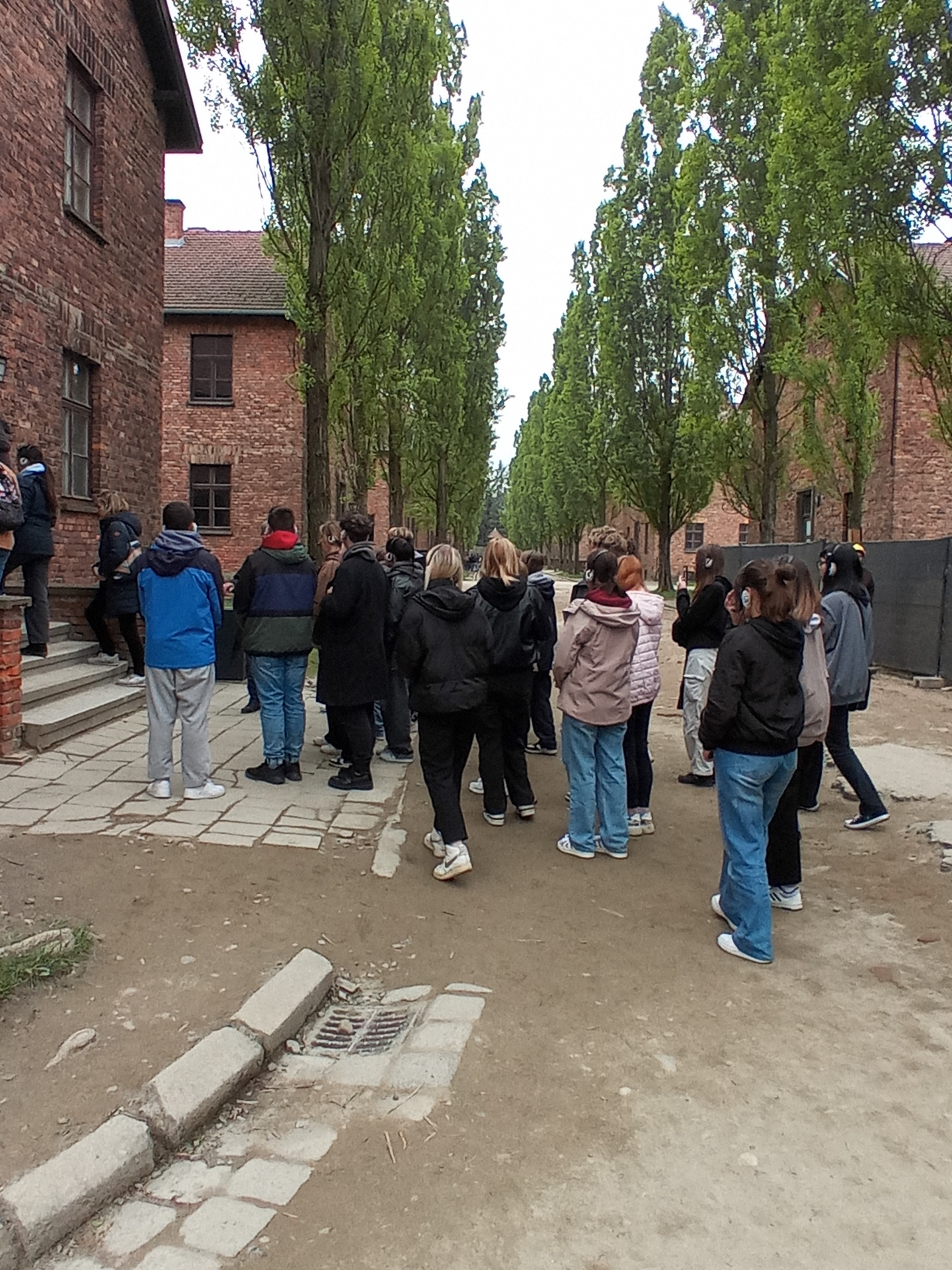 ,,Jedenaste. Nie bądź obojętny” – wizyta uczniów RST  w Miejscu Pamięci Państwowym Muzeum Auschwitz-Birkenau w Oświęcimiu - Obrazek 2