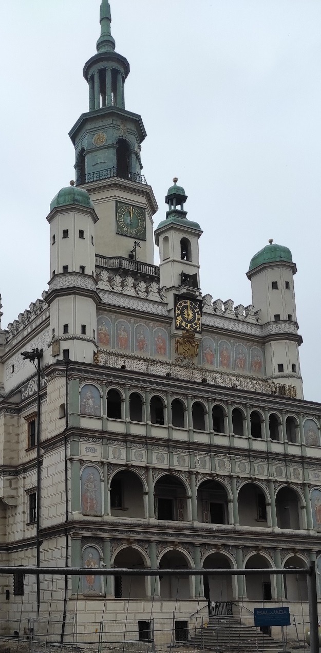 Widok budynku Ratusza w Poznaniu