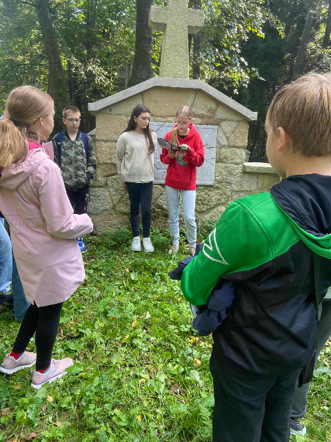 Lekcja historii na cmentarzu wojennym nr 308 w Muchówce