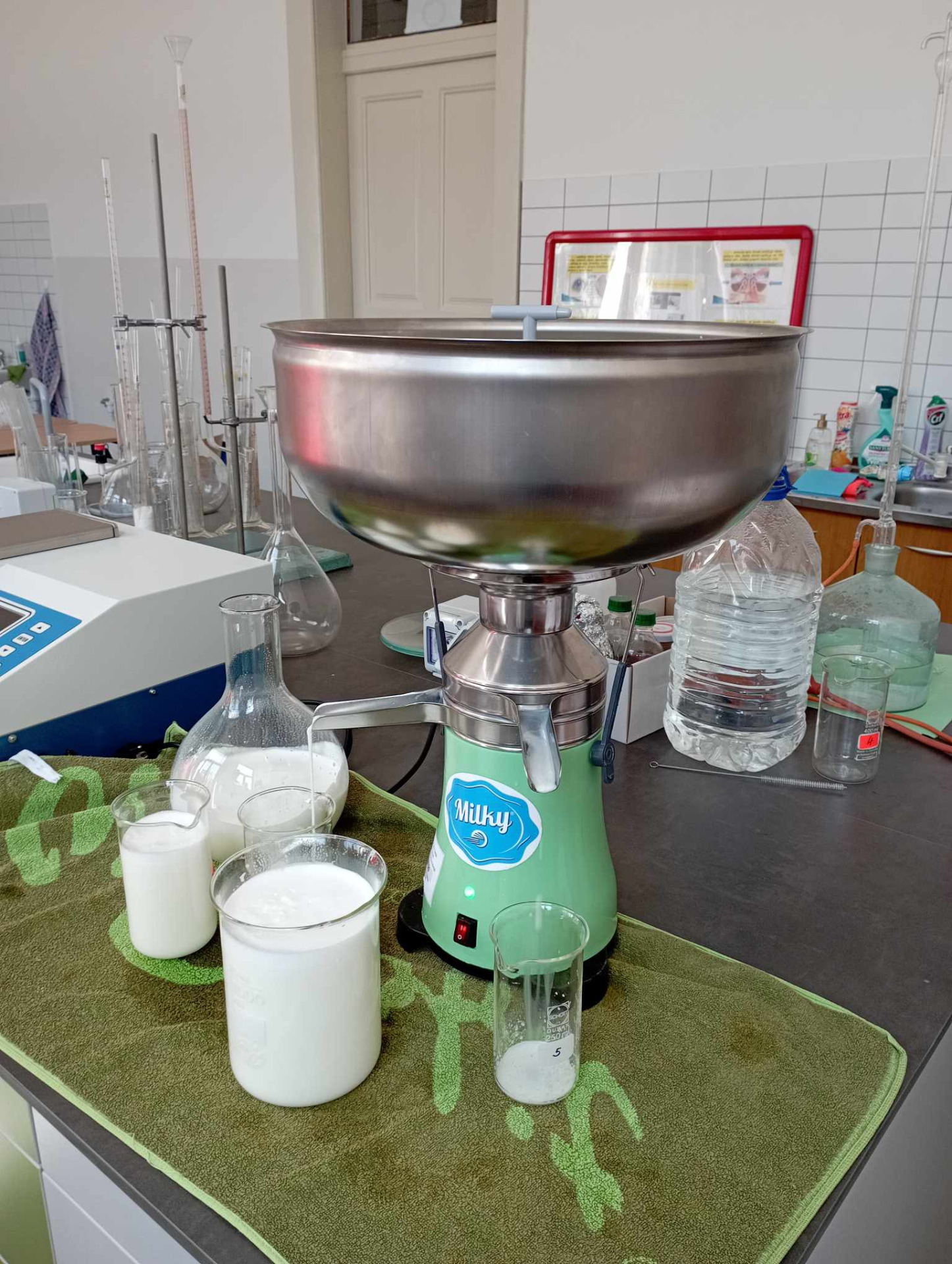 Príprava odstredeného mlieka a smotany - Obrázok 1
