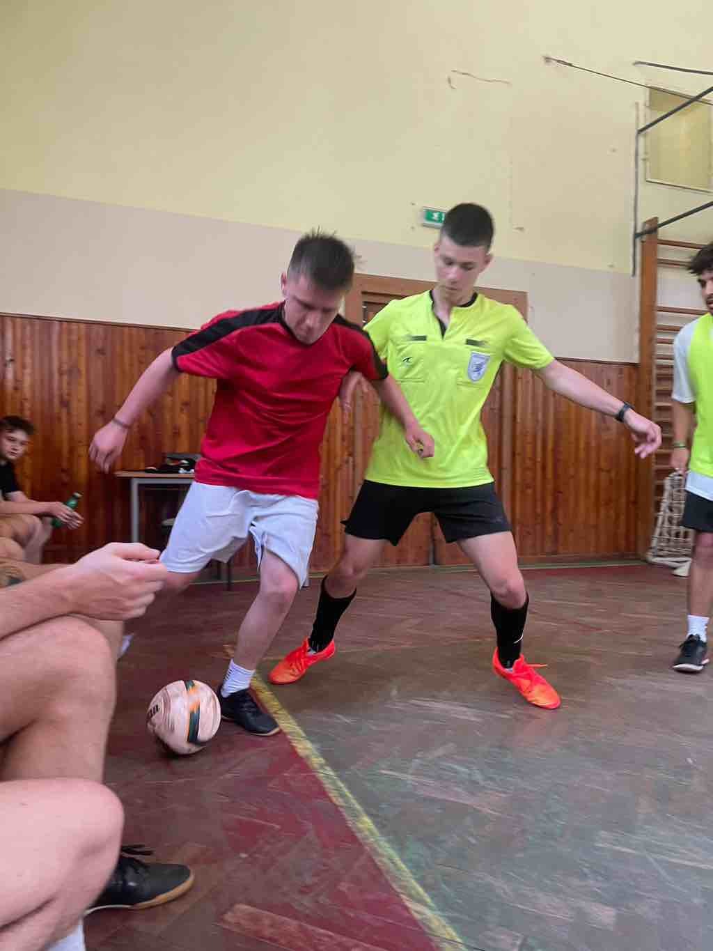 Futsalový turnaj medzi triedami. - Obrázok 2