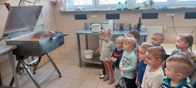 Co ciekawego dzieje się w kuchni przedszkolnej? - Obrazek 4