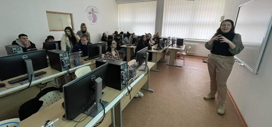 Exkurzia žiakov tretieho ročníka SSOŠ ELBA na Fakulte výrobných technológii v Prešove. - Obrázok 5