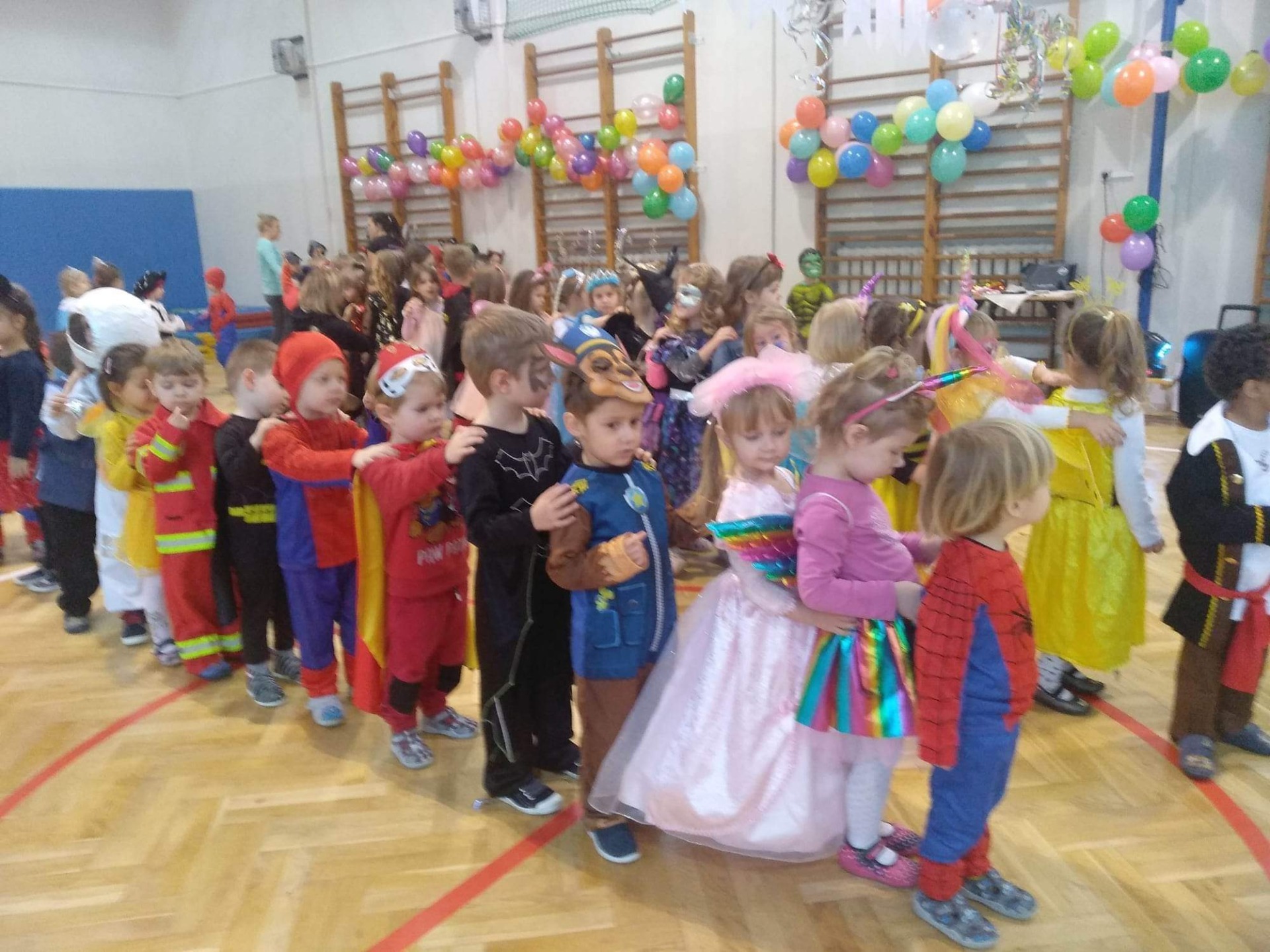 Przedszkolaki świętują 🎊 Bal Karnawałowy i Międzynarodowy Dzień Pizzy 🍕🎊💖🤗❤️ - Obrazek 5