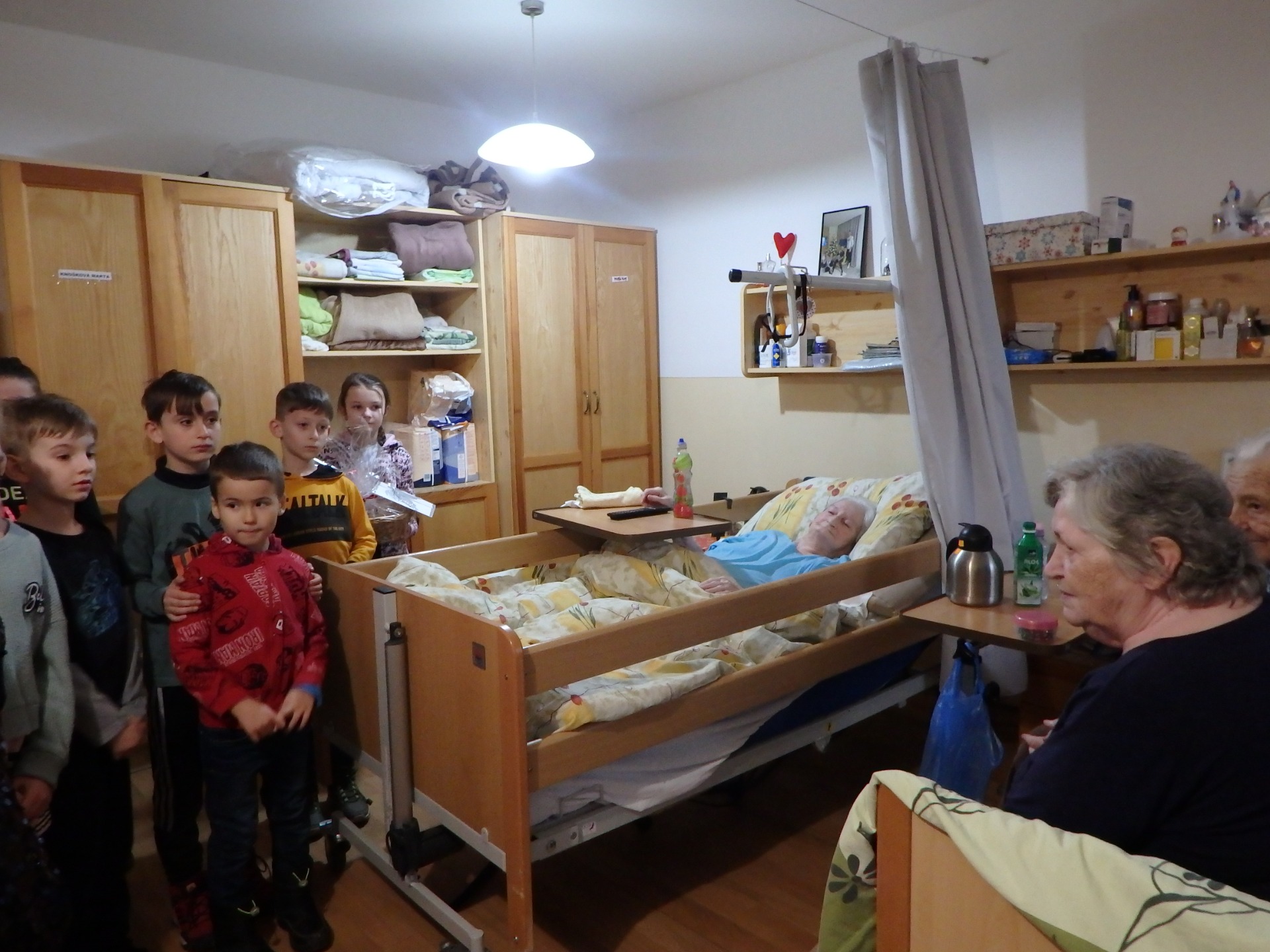 Školský klub detí na návšteve v Domove dôchodcov v Štiavniku - Obrázok 6