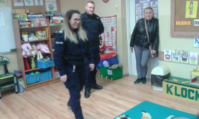 Spotkanie przedszkolaków z policjantami - Obrazek 1