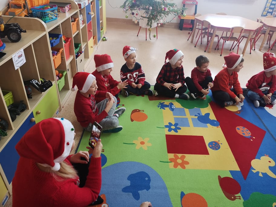 Mikołaj z prezentami w Szkole Podstawowej - Obrazek 3