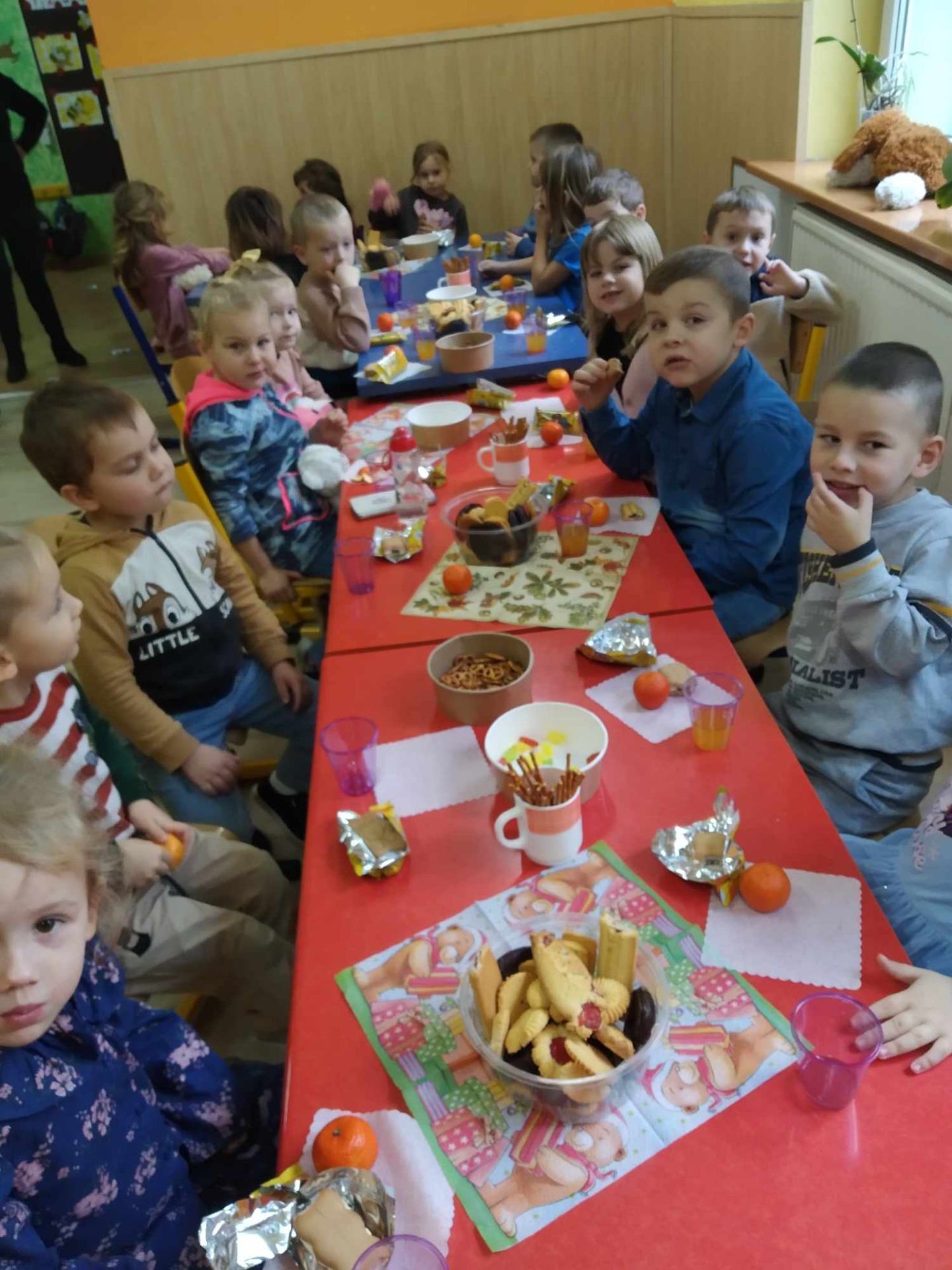 Integracja dzieci z Oddziału Przedszkolnego w Świętem z dziećmi z Przedszkola w Słomkowie podczas "Balu Misia" - Obrazek 2